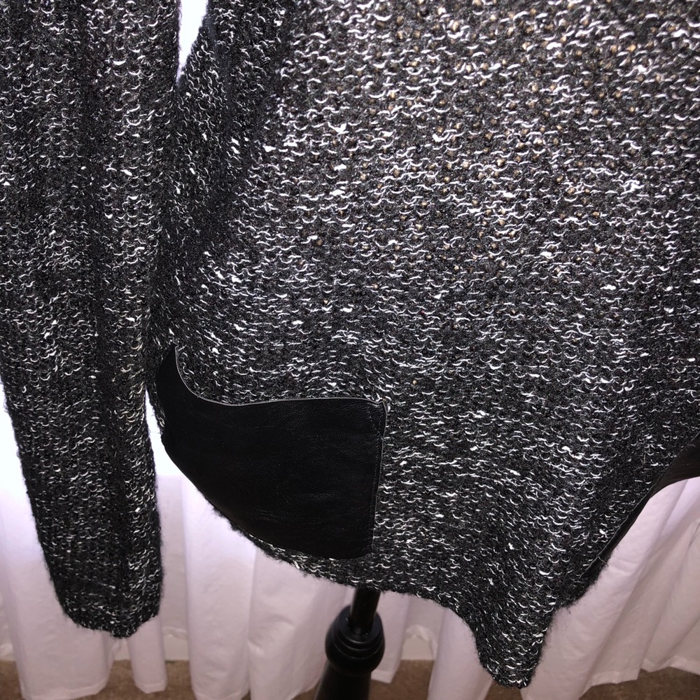 ♥️ Sweater - Picture 2 of 3